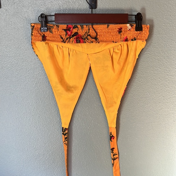 Zaful Floral Halter Crop Top - Picture 2 of 2